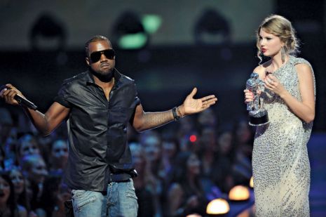kanye-west-interupting-taylor
